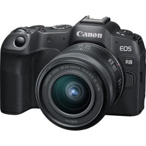 Cámara Canon EOS R8 con lente RF 24-50mm STM